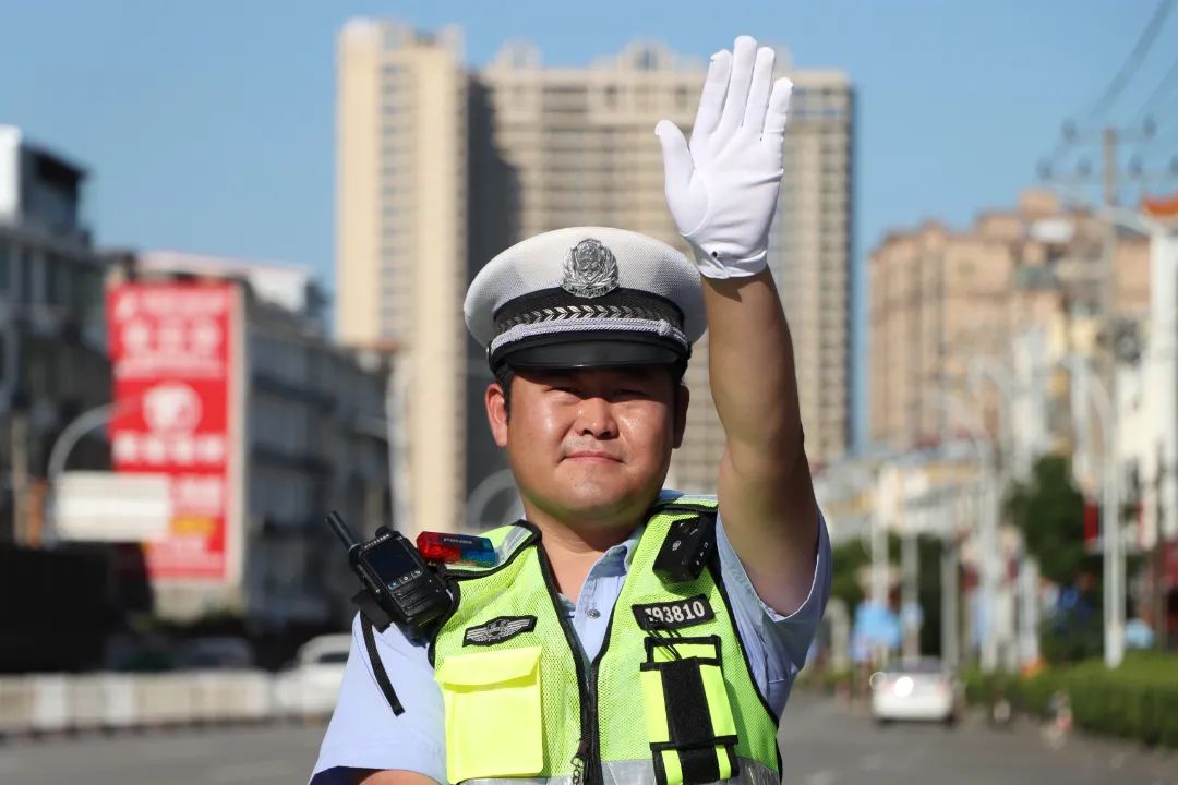 高温遇警 莆田公安为您撑起平安伞